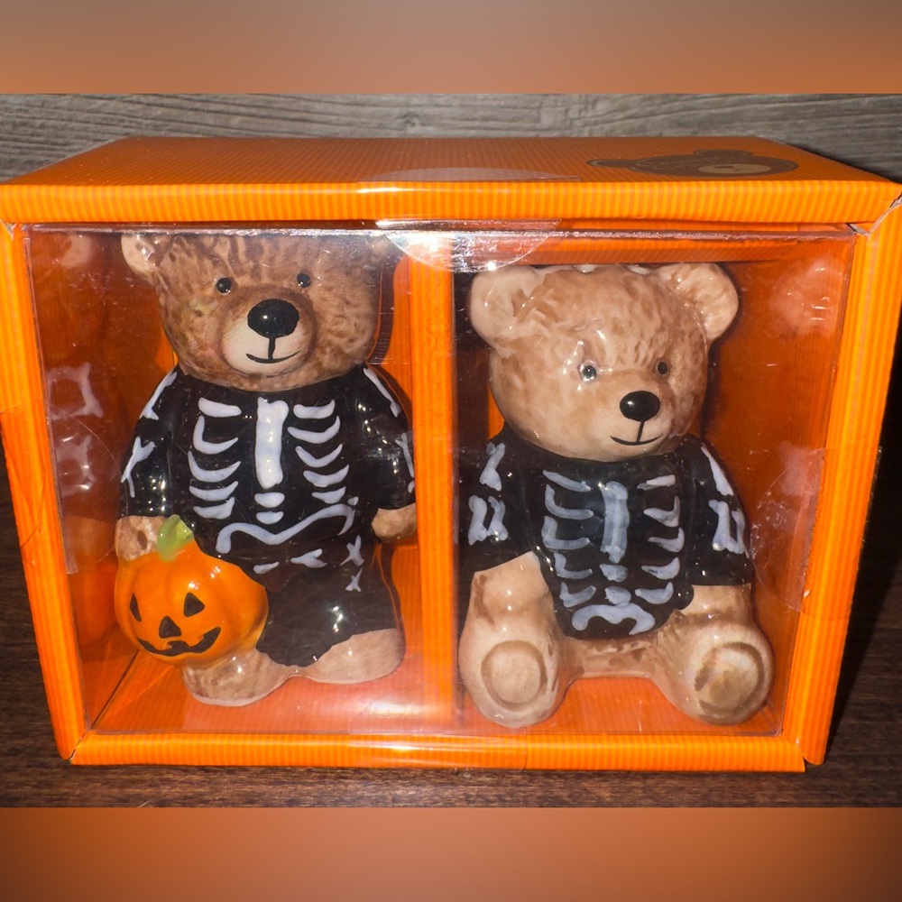 CREEPY CRITTERS 🥰 Teddy Bears 🐻 🐻 Skeleton Halloween Pumpkin Salt & Pepper Set